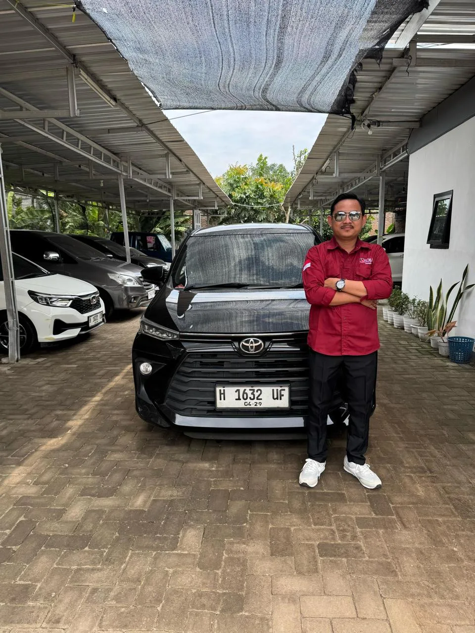 Keluarga merencanakan liburan di Semarang dengan kendaraan yang sesuai